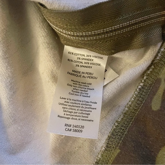 Stella & Dot Crush It Pullover in Green and Pink Camo Rose Pattern Size Large - Picture 8 of 12